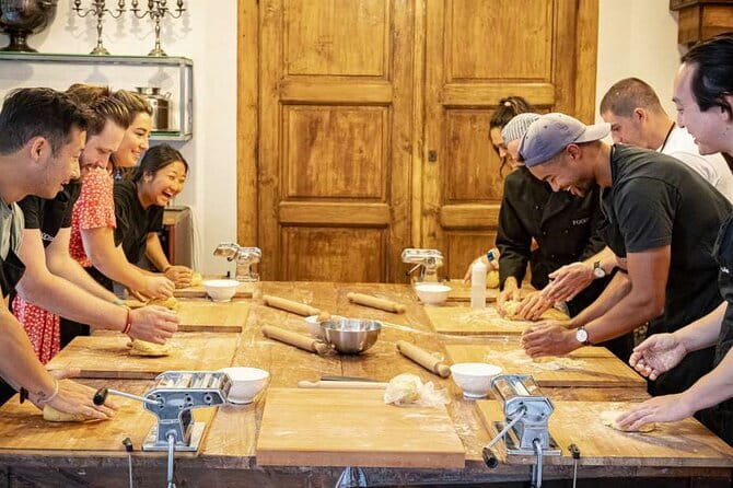 3 Hour Florence Pasta Making & Unlimited wine - Making two pasta dishes from scratch
