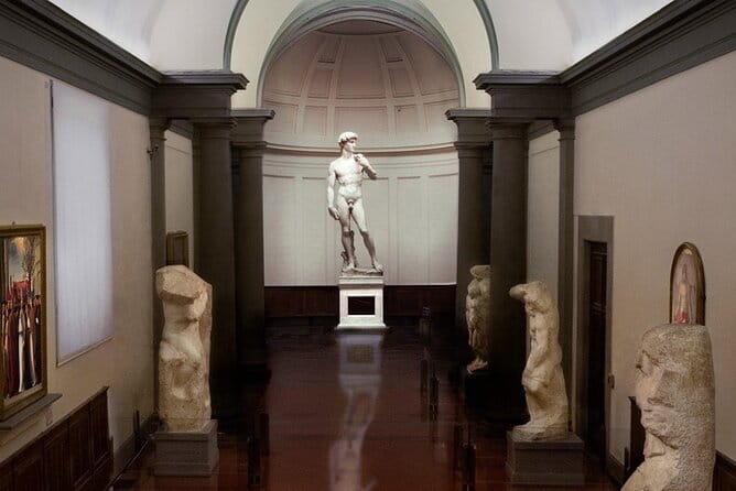 Academia Gallery Live Guided Tour & Skip-the-Line Entrance - Guides, headsets, and group size