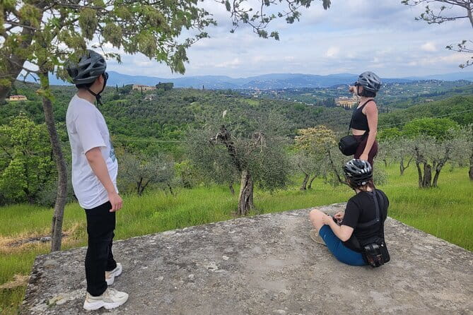 Active Full Day Tuscan Bike Tour With Wine Tasting and Lunch - Riding through Chianti Classico and local streets
