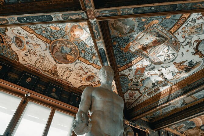 Artful Eight: 8 Wonders of Florence in Accademia, Center & Uffizi - Meeting David at the Accademia