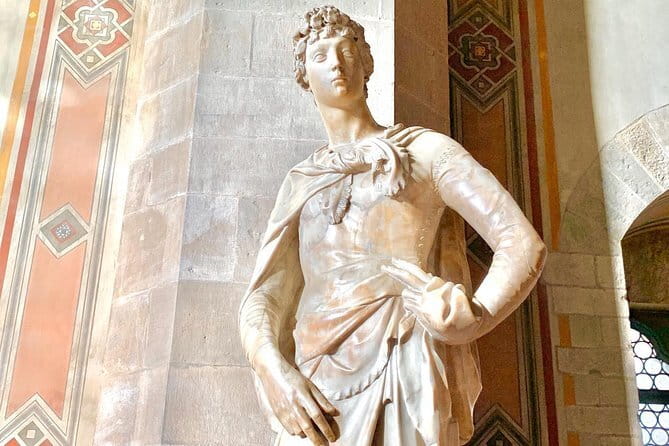 Bargello private tour with a 5-star tour guide - Entering the Bargello with a private guide
