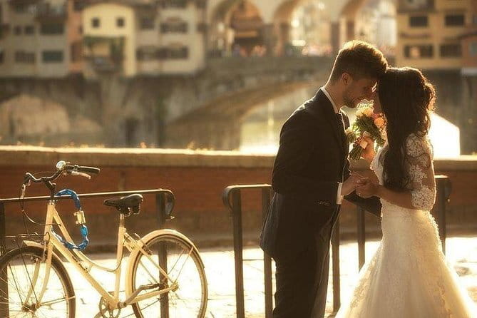 Best of Florence Electric Bike Tour - Piazza Pitti, Ponte Vecchio, and the Arno