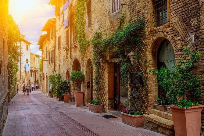 Best of Tuscany Private Tour: Siena, San Gimignano, Monteriggioni - Monteriggioni, a small walled finish