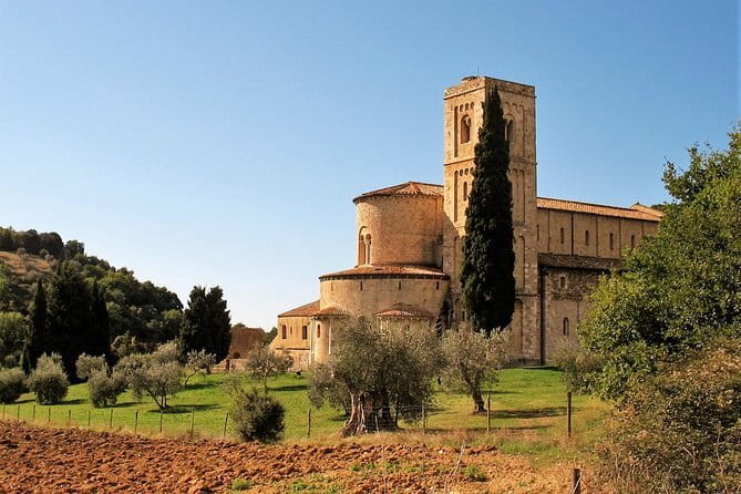 Brunello and Nobile, Wine Lover Tour Montalcino and Montepulciano - The vehicle and the long day