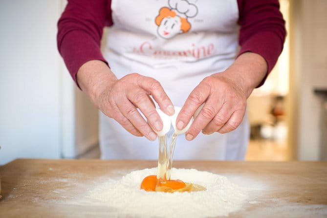 Cesarine: Cooking Class with tasting at Local's Home in Florence - Seasonal starters and traditional sweets