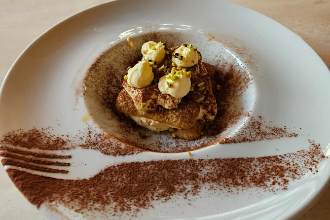 Chianti - Pizza and Tiramisu Course for Only Small Groups - Eating pizza, tiramisu, wine, and beer