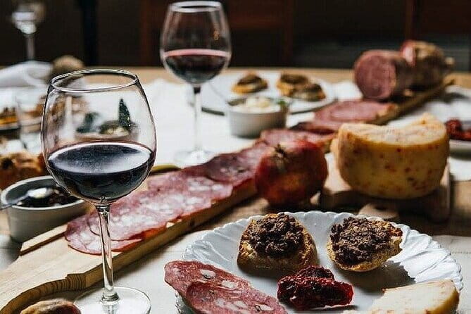 Chianti, San Gimignano and Siena Full Day Trip with Wine Tastings - Monteriggioni, a walled stop with a coffee break
