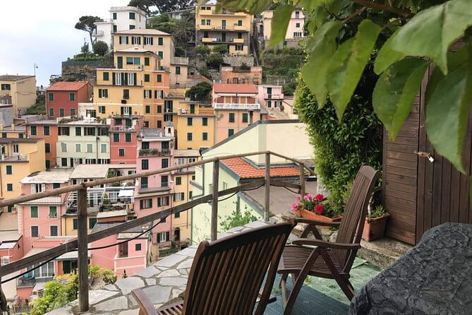 Cinque Terre Day Trips From Florence Sunshine and Discovery - What the group atmosphere is really like
