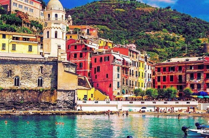 Cinque Terre Vibes with Postcard Perfection and Lunch Treats - Vernazza: lunch with the best harbor atmosphere
