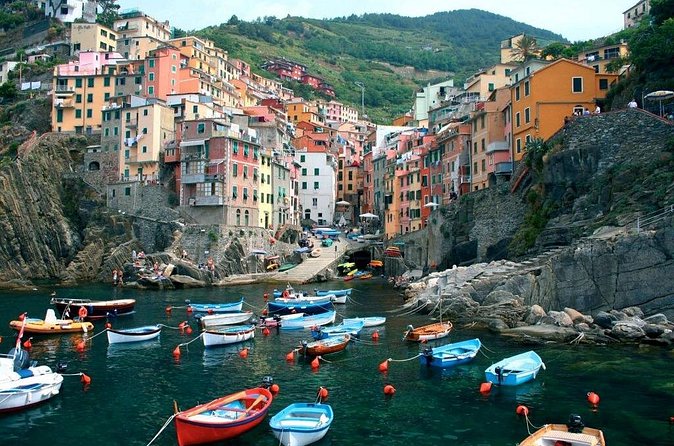 Cinque Terre Vibes with Postcard Perfection and Lunch Treats - Who should choose this experience?