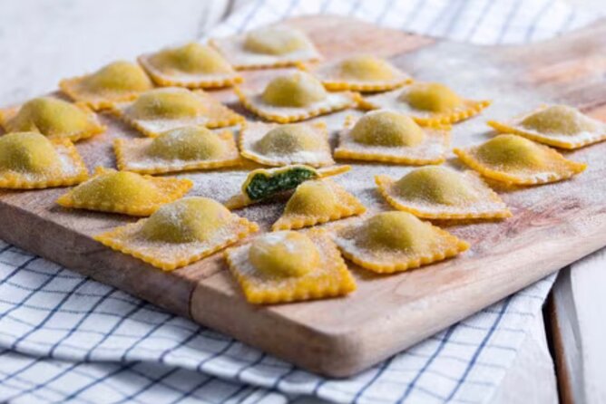Cooking Class for Pasta Lovers in Florence Country House - Why the four-person limit matters