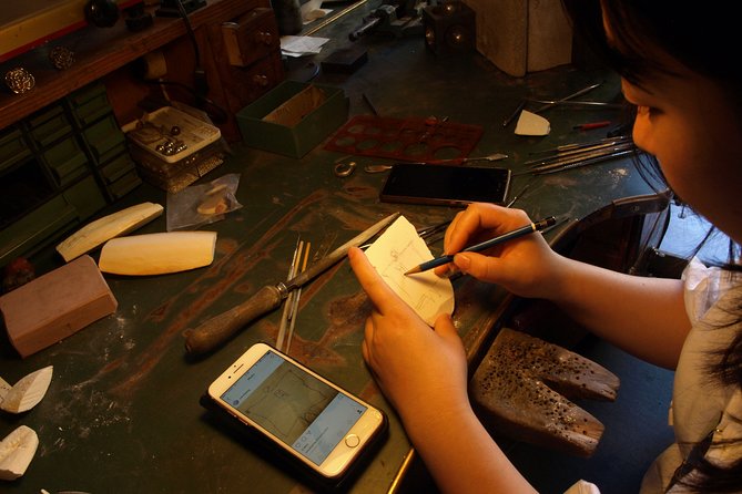 Create your original cuttlefish bone cast jewelry. - The aperitivo after the hard work