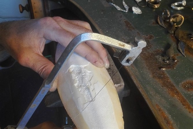Create your original cuttlefish bone cast jewelry. - Same-evening pickup and shipping choices