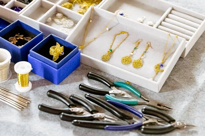 Create your own Jewellery in Florence - Why the five-person limit matters