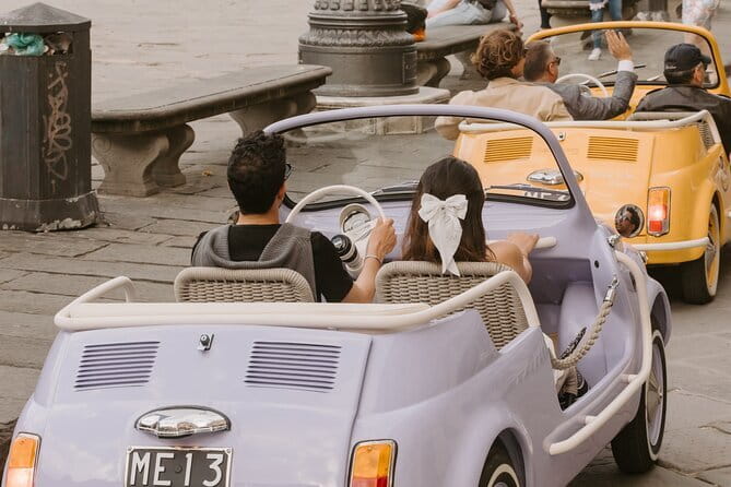 Discover Florence city center on e-cabriot fiat 500 - The Duomo starts the route with Florence’s biggest view