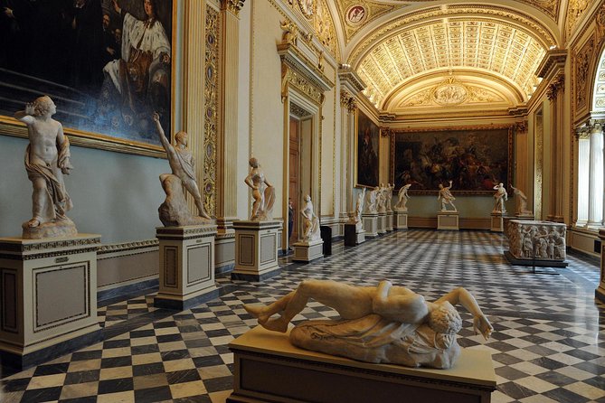 Early Access Guided Uffizi Gallery Tour Skip-the-Line Small Group - Meeting your guide near the Uffizi