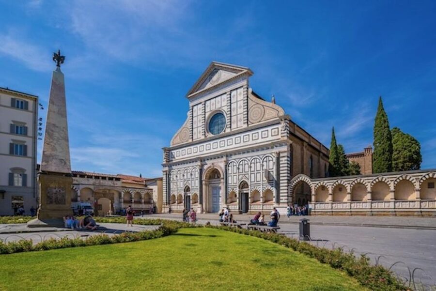 Essential Florence Walking Tour to discover its history - Santa Trinita and Ghirlandaio’s frescoes