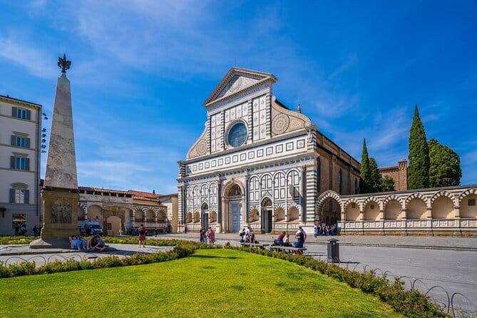 Essential Florence Walking Tour with an Expert Local Guide - Crossing to Oltrarno: Palazzo Pitti and Santa Felicita