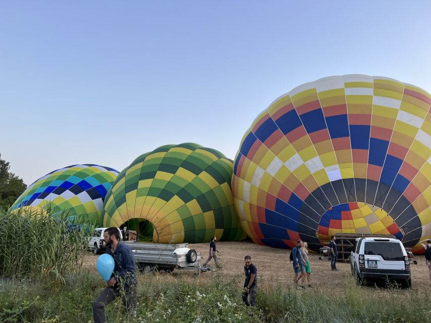 Exclusive Private Balloon Tour for 2 in Tuscany - One hour above vineyards, lakes, and castles