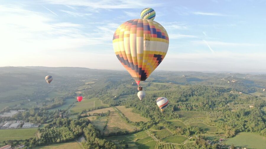Exclusive Private Balloon Tour for 2 in Tuscany - Landing, sparkling wine, and a Tuscan breakfast