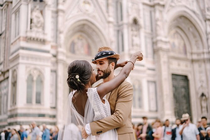 Exclusive Private Photoshoot in Florence - Piazza della Signoria for Florence character