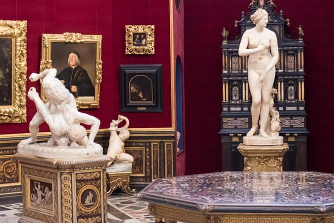Exclusive Uffizi Gallery Private Visit - Meeting in Piazza della Signoria
