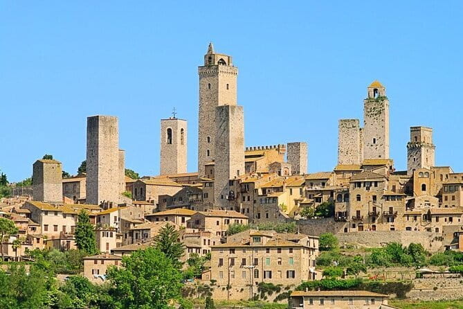 EXCLUSIVE Wine Tour in Chianti & San Gimignano (Lunch & Wine Tasting included) - A private road into the Chianti hills