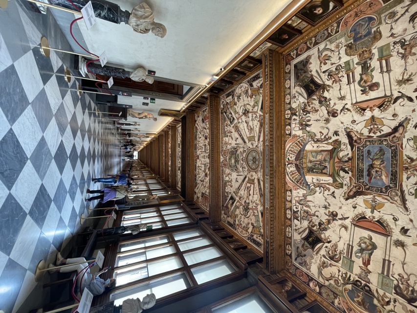 Firenze: Uffizi Tour per famiglie - The Value of an Official Florence Guide
