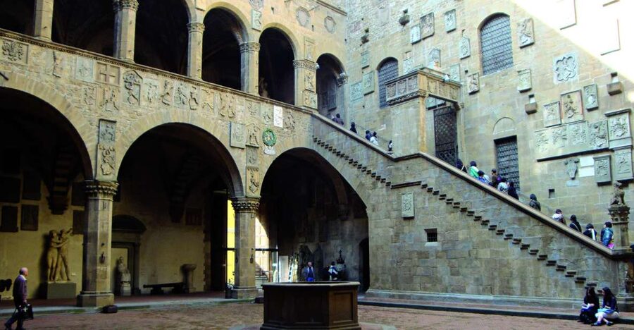 Florence: 1.5-Hour Bargello Museum Private Tour - Entering the medieval palace at 9:00 AM