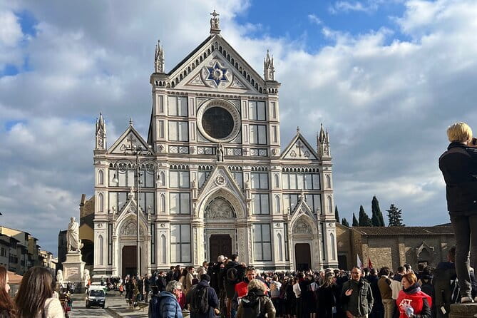 Florence: 1.5-hour Santa Croce Guided Experience - A guide-led visit instead of a silent walk-through
