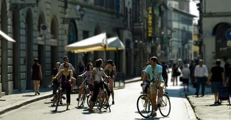 Florence: 2.5 hour Audio Guided Bike Tour led by Tour Leader - Starting among the Medici landmarks