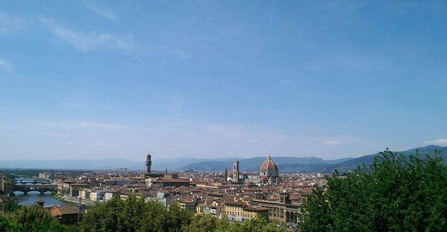 Florence: 4-Hour Private Tour Including Uffizi & Accademia - Walking through Florence’s historic center