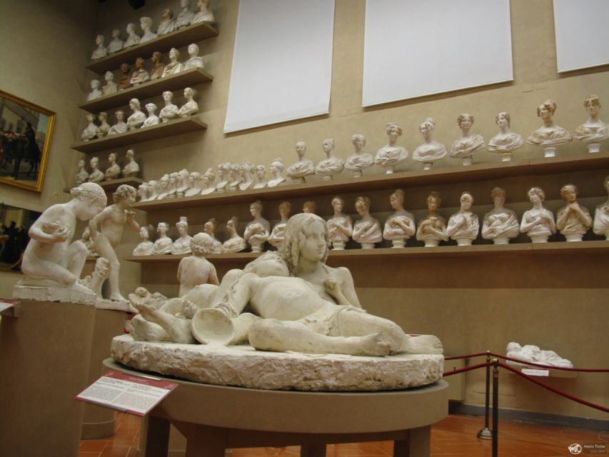 Florence: Accademia Gallery Guided Tour with an Art Expert - Meeting the guide on Via Ricasoli