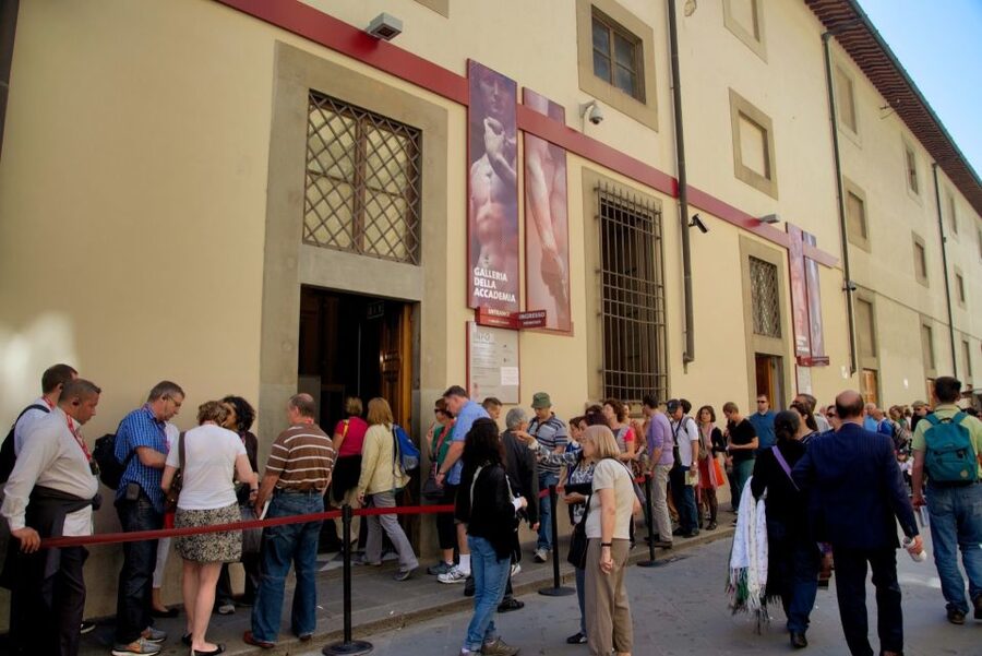 Florence: Accademia Gallery Skip the Line Small Group Tour - What the one-hour schedule really gives you