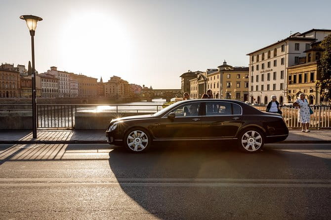 Florence Airport Private Transfer to the City - Choosing between the sedan and minivan
