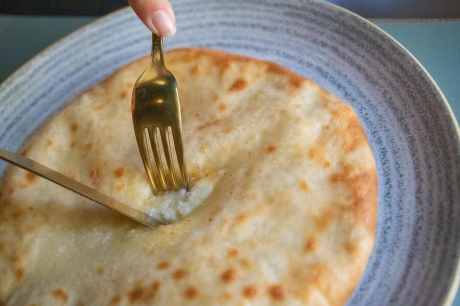 Florence: Armenian Food Experience in Ararat Restaurant - Lavash and Armenian wine complete the meal
