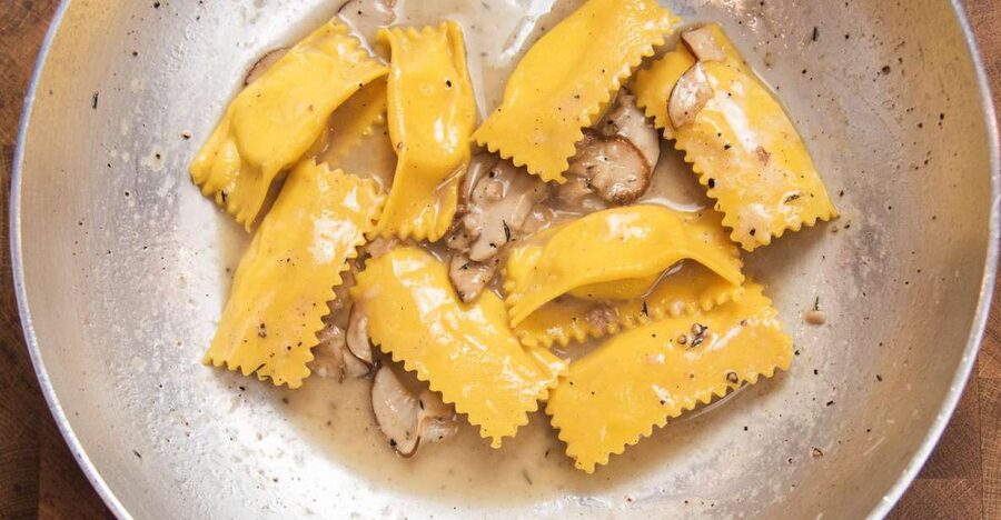 Florence: Art of Pasta Cooking Workshop with Food and Wine - Three hours of pasta in central Florence