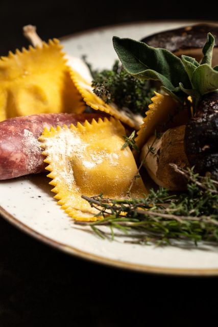 Florence: Art of Pasta Cooking Workshop with Food and Wine - What the small group changes