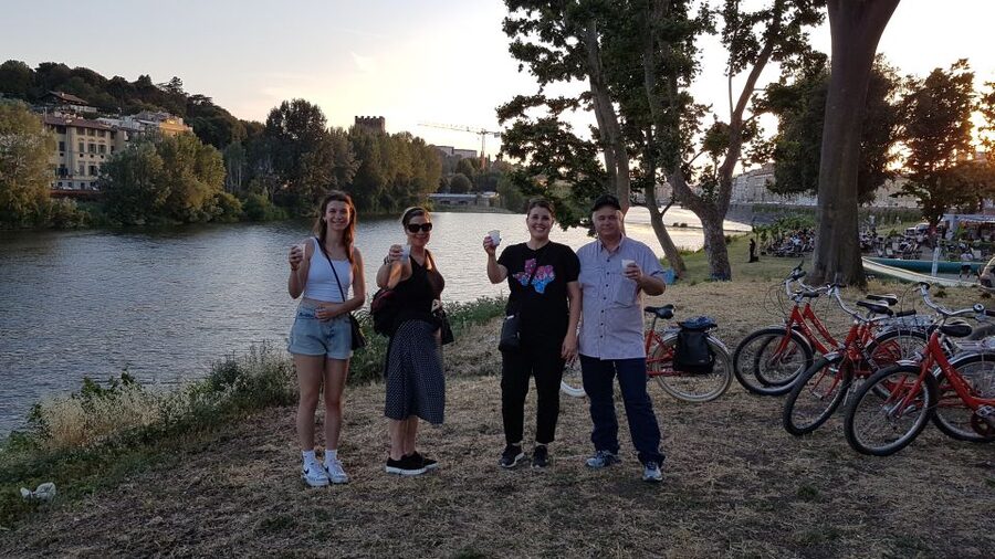 Florence at Night Bike Tour with Wine and Aperitivo Picnic - Sant’Ambrogio and Santa Croce after dark