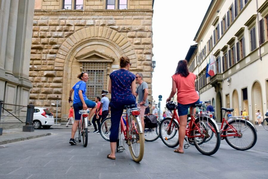 Florence at Night Bike Tour with Wine and Aperitivo Picnic - What the guide adds to the ride