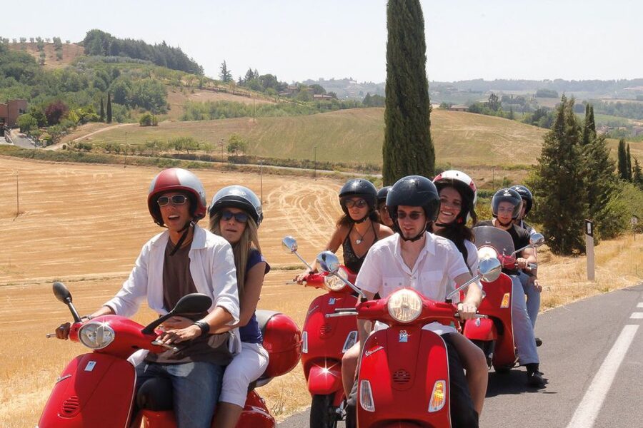 Florence/Badesse: Tuscany Group Vespa Tour with Wine Tasting - Why a Vespa is a fine way to see Chianti