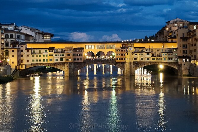 Florence by Night Photo Tour with a Professional Photographer - What Eva teaches, from cameras to phones