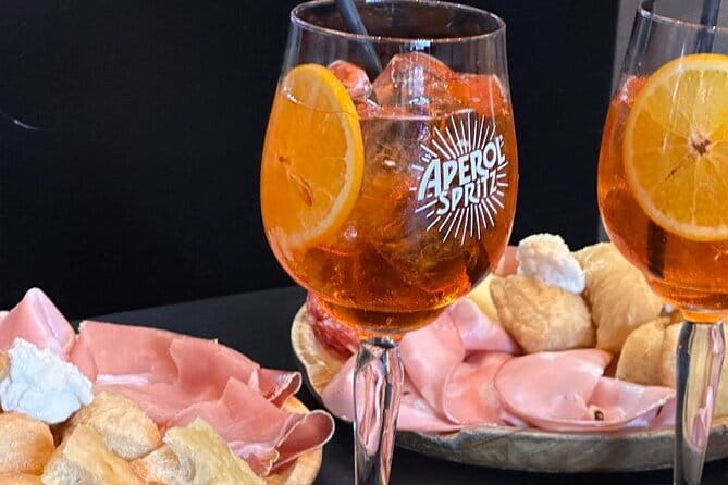 Florence by night with aperitivo - Wine windows and Florence’s everyday ingenuity