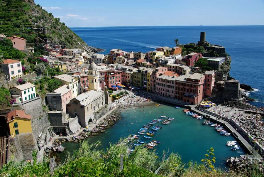Florence: Cinque Terre Day Trip with Optional Hike - Corniglia and the choice between steps and trail