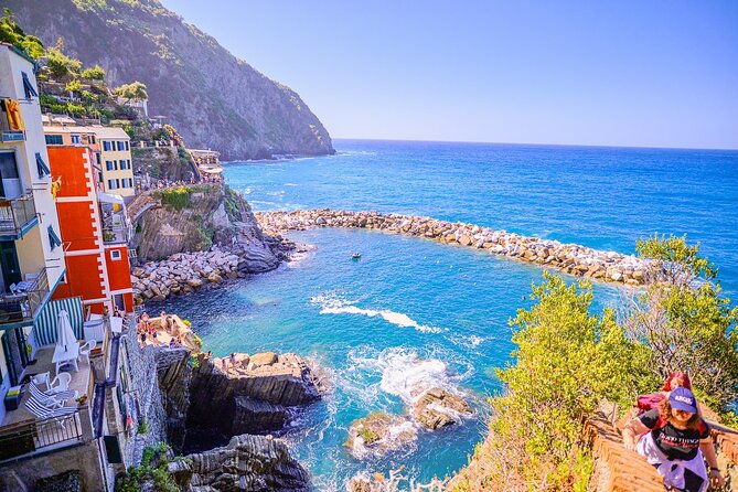 Florence: Cinque Terre Park Day Trip with Optional Street Food - Manarola: your first cliffside view