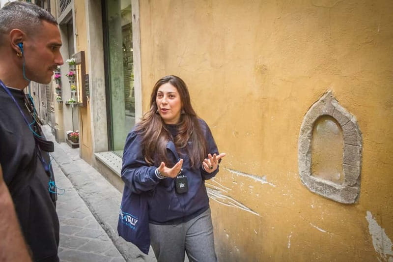 Florence: City Highlights Walking Tour + Wine Windows Option - What the guides add to the experience