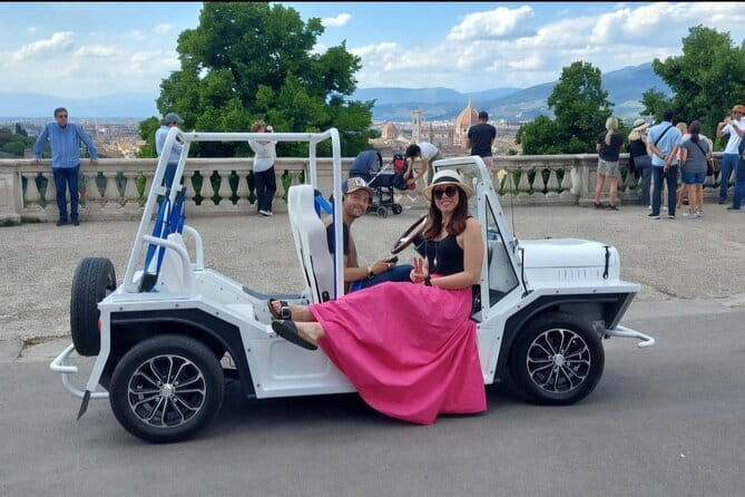 Florence city tour in vintage car - Piazza della Repubblica sets the scene