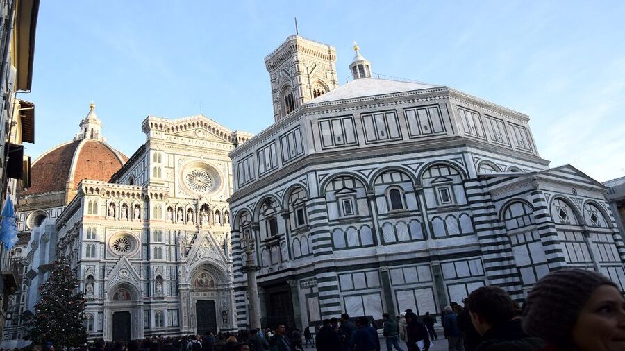 Florence: City Walking Tour and Uffizi Gallery Visit - Entering the Uffizi with priority access