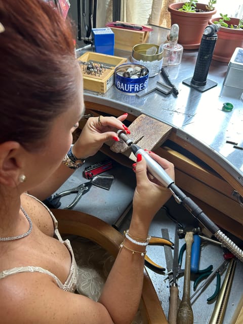 Florence: Custom wedding ring making experience. - Choosing the ring design before the tools come out