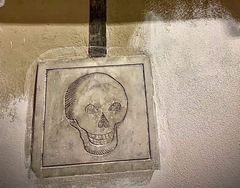 Florence: Dark Mysteries and Legends Guided Walking Tour - Florence after dark, with the shine taken off